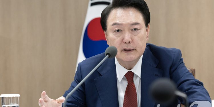 윤, 14~21일 APEC·G20서 한중회담·트럼프 회동 추진