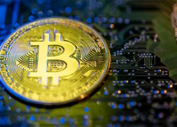 트럼프미디어, 코인 거래소 ‘백트’ 인수 추진…비트코인은 횡보