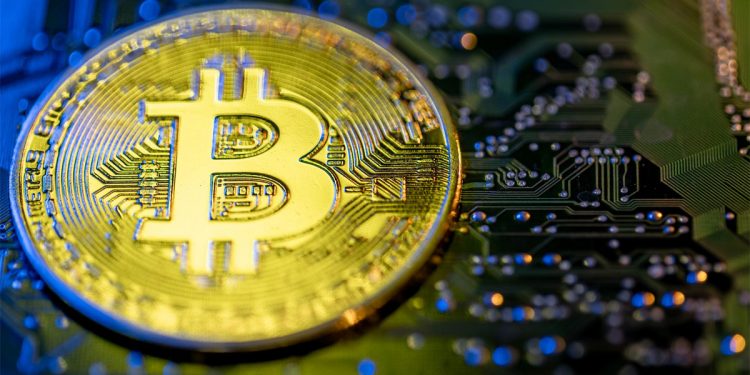 트럼프미디어, 코인 거래소 ‘백트’ 인수 추진…비트코인은 횡보