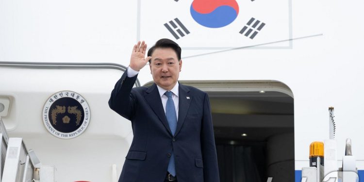 尹, 인적쇄신 ‘인사풀’ 짰다…총리·비서실장 교체하나
