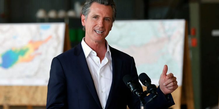 캘리포니아 주지사, 트럼프 겨냥…”전기차 보조금 우리가 주겠다”