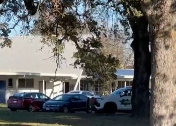 초교서 어린이들에 총 쏘고 스스로 목숨 끊은 괴한…2명 부상