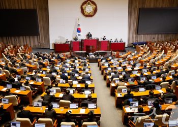 尹 탄핵소추안 부결…국힘 ‘105명 퇴장’ 개표 없이 폐기