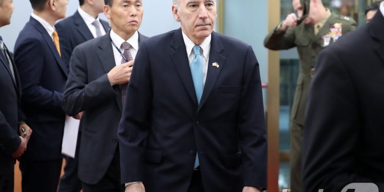 “美 대사 ‘윤 정부 사람들과 상종 못해’ 발언”…대사관은 ‘부인’