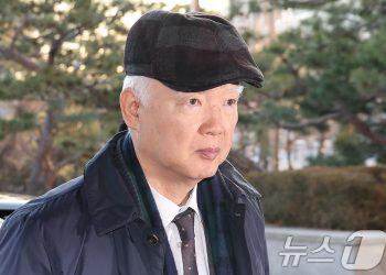 尹 탄핵심판에 ‘尹 지명’ 정형식 주심…헌재 “재판 영향 못 미쳐”