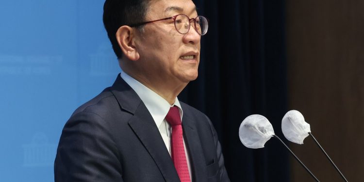 尹측 “내란죄 아니다…尹, 탄핵법정 출석해 말할 것”