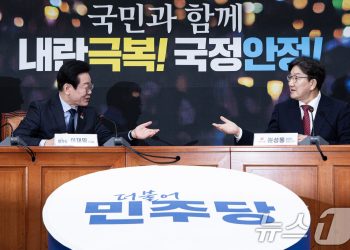 권성동 “대통령제 검토 필요”…이재명 “민생 추경 검토 부탁”