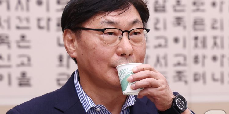 이화영 2심 징역 7년8개월…”쌍방울 대북송금, 이재명 방북비 대납”