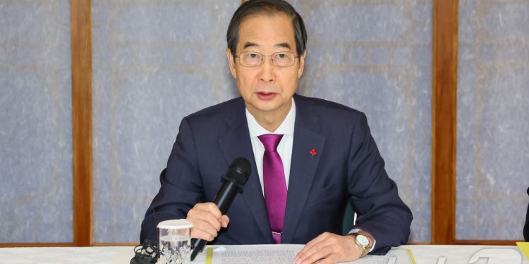 한 권한대행, 4대 그룹 총수와 통화…”경제 회복 전력”