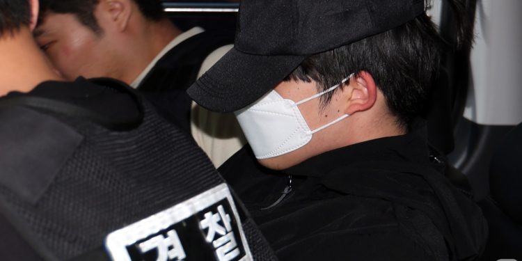 ‘강남역 여친 살해’ 의대생 징역 26년…유족 “납득 못해”