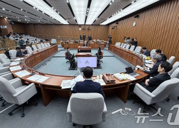 여야 헌법재판관 공방…”野 추천 후보 편향” vs “韓, 임명하라”