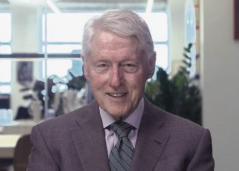 클린턴 전 미국 대통령, 독감 치료 후 대학 병원서 퇴원