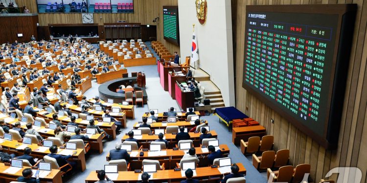 헌법재판관 선출안 국회 통과…’임명거부’ 한대행 내일 탄핵표결