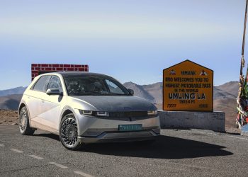 해안 저지대부터 히말라야까지…달리며 5800미터 오른 아이오닉5