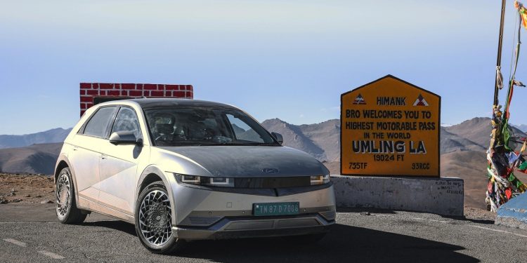 해안 저지대부터 히말라야까지…달리며 5800미터 오른 아이오닉5