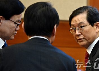 윤 측, 尹 구속기간 연장 불허에 “尹 즉시 석방하라”