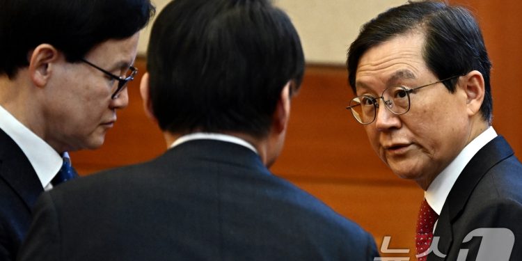 윤 측, 尹 구속기간 연장 불허에 “尹 즉시 석방하라”