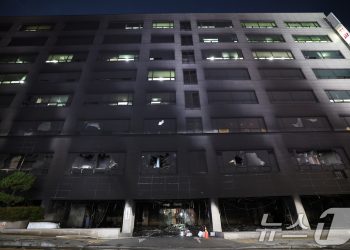 ‘지하에서만 50명’ 대형 인명피해 피한 ‘기적의 구조’…아찔했던 분당 화재