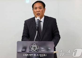 ‘내란죄 제외’ 2차 공방…”각하 사유” vs “내란 행위 판단 받아”