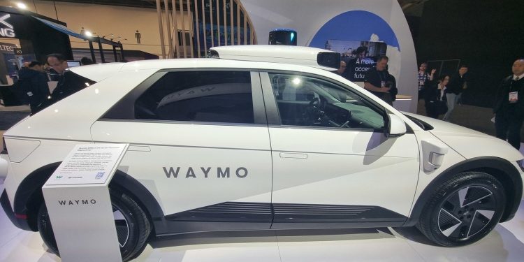 알파벳·아마존 로보택시 다른 길…우군확보vs마이웨이[CES 현장]