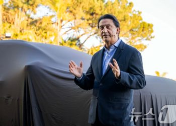 무뇨스 현대차 CEO “머스크 영향력 걱정? 오히려 車산업 도움”