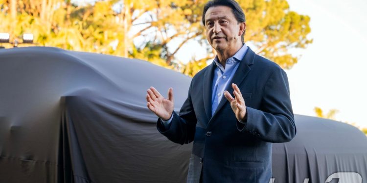 무뇨스 현대차 CEO “머스크 영향력 걱정? 오히려 車산업 도움”