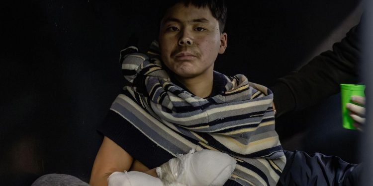 젤렌스키 “러 쿠르스크서 북한군 2명 생포…키이우로 이송”