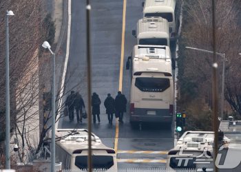 55경비단 관저 출입 허가 둔 진실게임…尹 영장 집행 여론전 절정