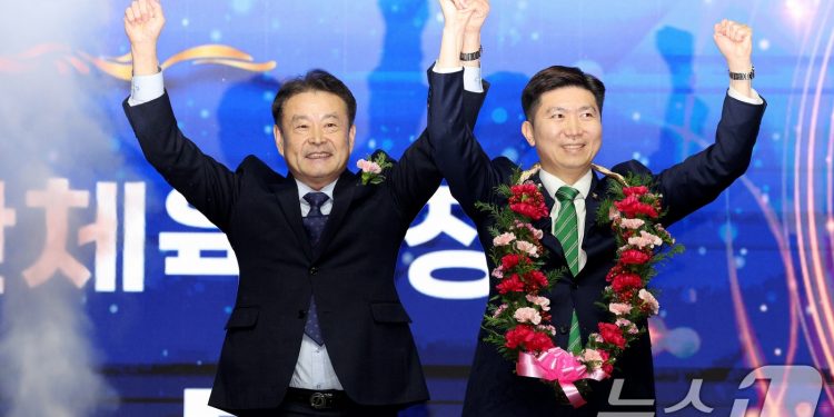 ‘새 바람’ 유승민, 제42대 대한체육회장 당선…이기흥 3연임 저지