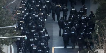 헌정사 첫 현직 대통령 체포 ’12시간의 기록’…진입부터 압송까지