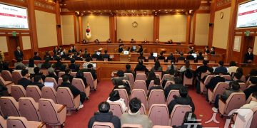 “헌법의 적 파면” “부적법 탄핵”…尹 탄핵심판, 본격 법정 공방