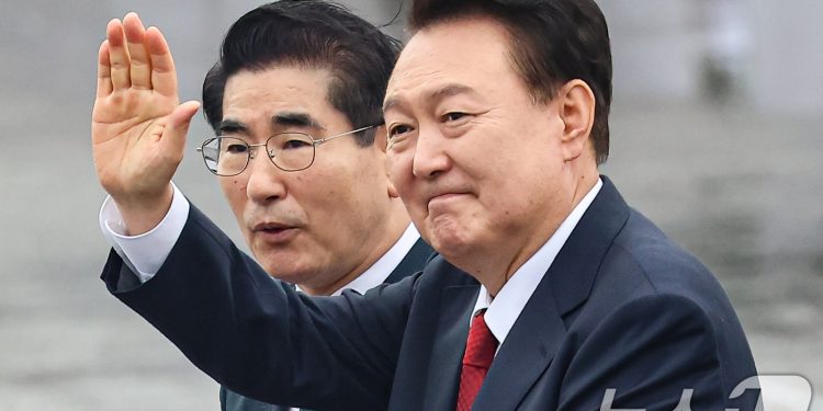 尹 변호인단, 공수처장·국수본부장 내란혐의로 중앙지검에 고발