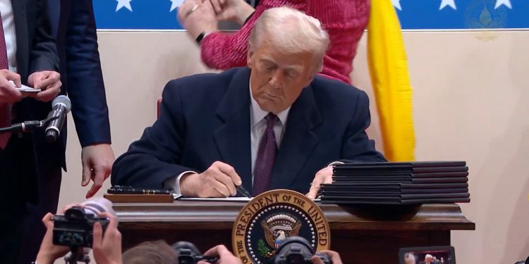 바이든이 복귀시킨 파리협정…트럼프, 또 ‘탈퇴’ 행정명령 서명