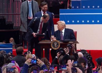 “마음 따뜻해졌다”…트럼프, 틱톡 퇴출 ’75일 연기’ 행정명령 서명