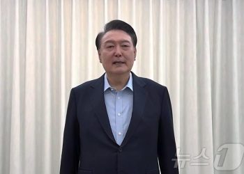 윤 체포에도 ‘정권연장’ 여론 더 높다…’단순 폭주’ 민주에 회초리