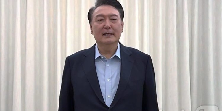 윤 체포에도 ‘정권연장’ 여론 더 높다…’단순 폭주’ 민주에 회초리