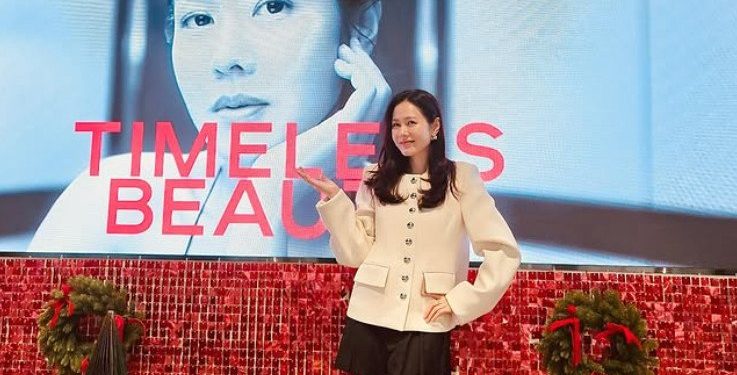 손예진, ♥현빈이 놀랄 미니스커트…출산 후에도 늘씬 각선미