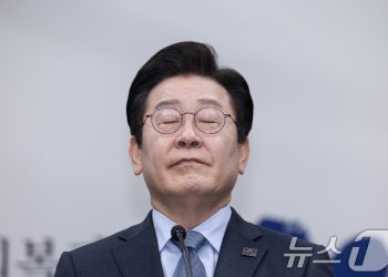 지지율 급락 이재명, 악재 한꺼번에…선거법 2심 ‘결정타’