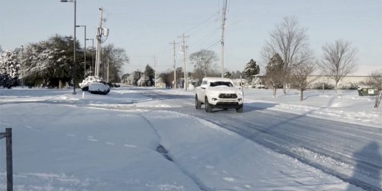 북극 한파에 미 전역이 꽁꽁…따뜻한 남부도 25cm 이상 눈폭탄