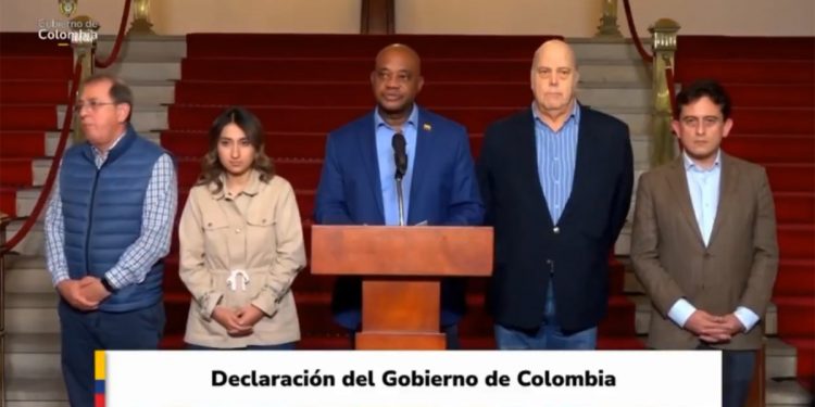 美 ‘관세보복’ 백기든 콜롬비아…대통령 전용기까지 동원 송환