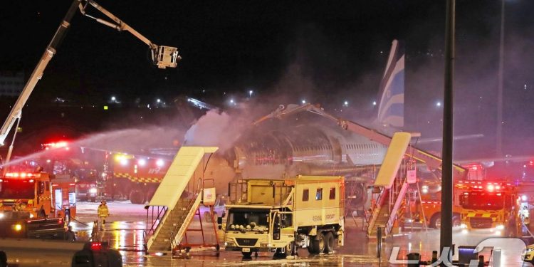 “3만5천파운드 항공유 폭발 참사 막아야”…소방대원들 목숨 건 필사적 작전