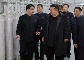 김정은 “핵방패 강화” 백악관 “北비핵화”…북미 ‘기싸움’ 팽팽