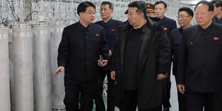 김정은 “핵방패 강화” 백악관 “北비핵화”…북미 ‘기싸움’ 팽팽