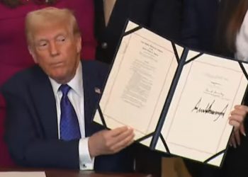 트럼프, 불법체류자 단속 법안 서명…”관타나모에 수용 시설 마련”