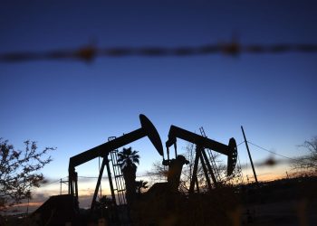 미증시 급락에 국제유가도 3%↓ WTI 70달러 턱걸이