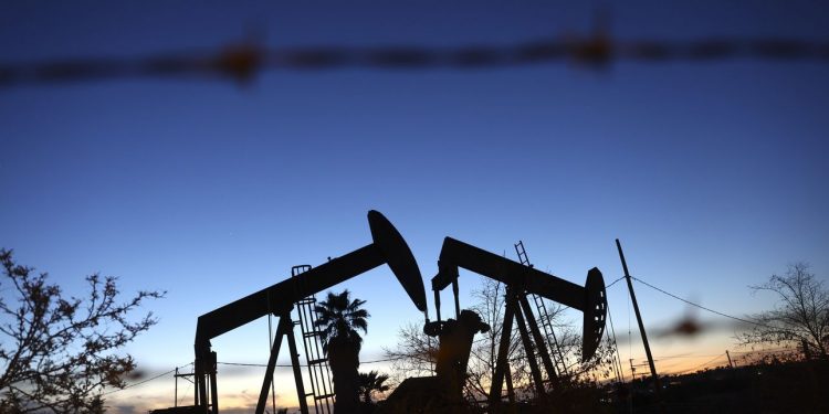 미증시 급락에 국제유가도 3%↓ WTI 70달러 턱걸이