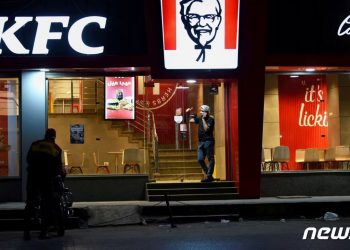 ‘켄터키 치킨’, 이제 ‘텍사스 치킨’?…KFC 본사 옮긴다
