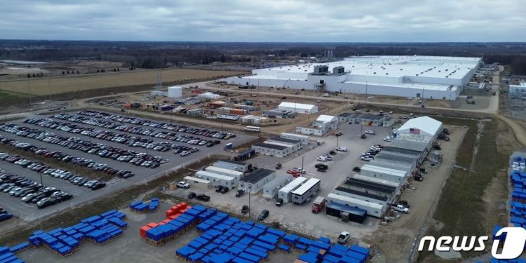 도요타, GM 떠난 LG엔솔 랜싱공장에 15억불 배터리 주문