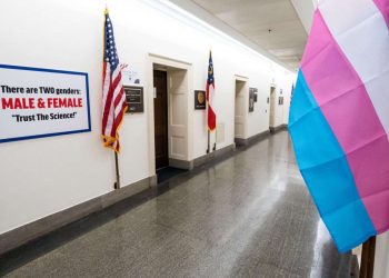 트럼프 ‘남녀 성별’ 정책 발표…성소수자 커뮤니티 혼란 가중