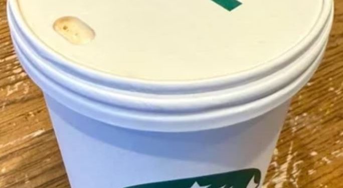 “뚜껑서 이상한 맛, 마시기도 불편” 美스타벅스 친환경 컵 불만 폭주
